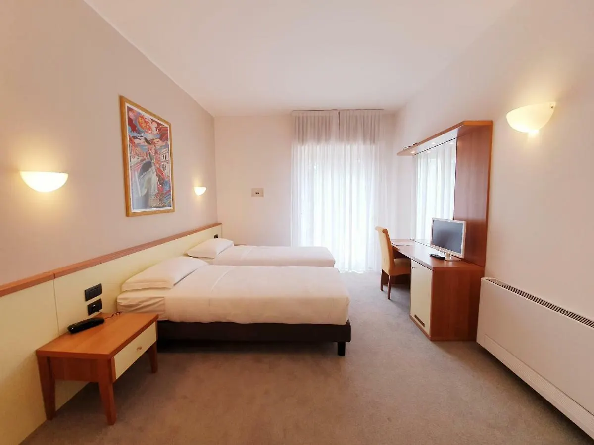 Hotel Ristorante Al Giardinetto Colle Umberto  3*, Colle Umberto (Veneto)