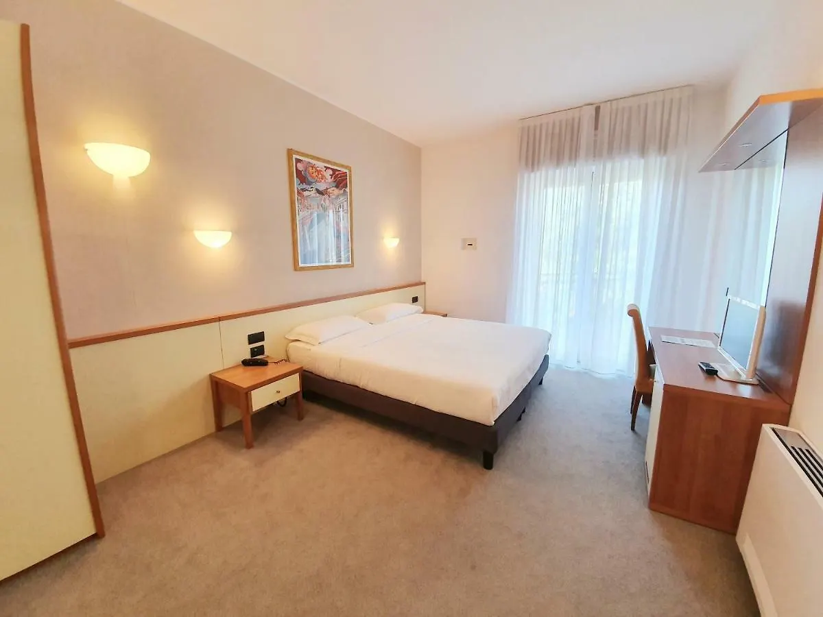 Hotel Ristorante Al Giardinetto Colle Umberto  Colle Umberto (Veneto)